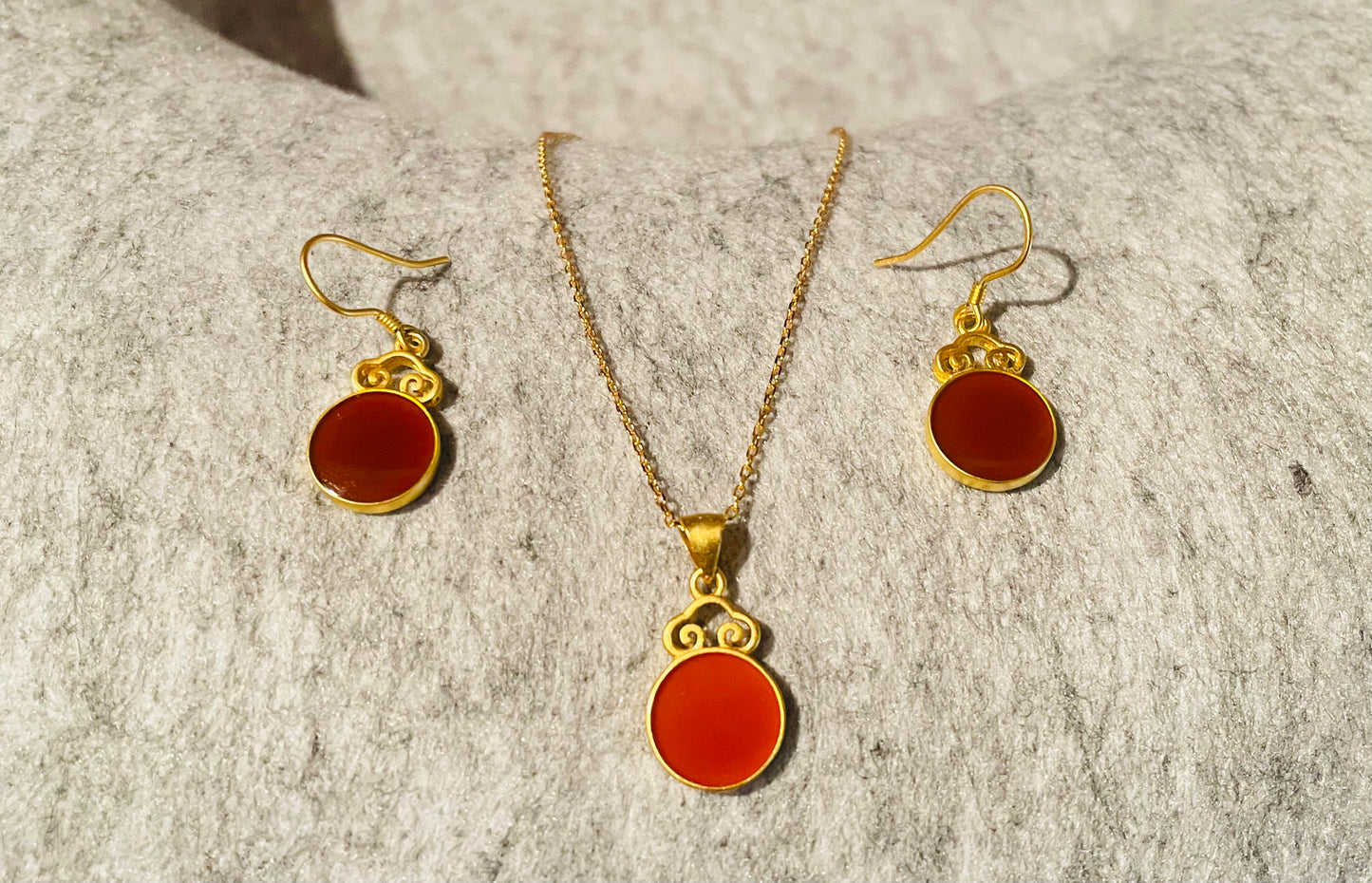 Red/Green Agate Stone Pendant with S925 Silver Necklace in Gold Colour